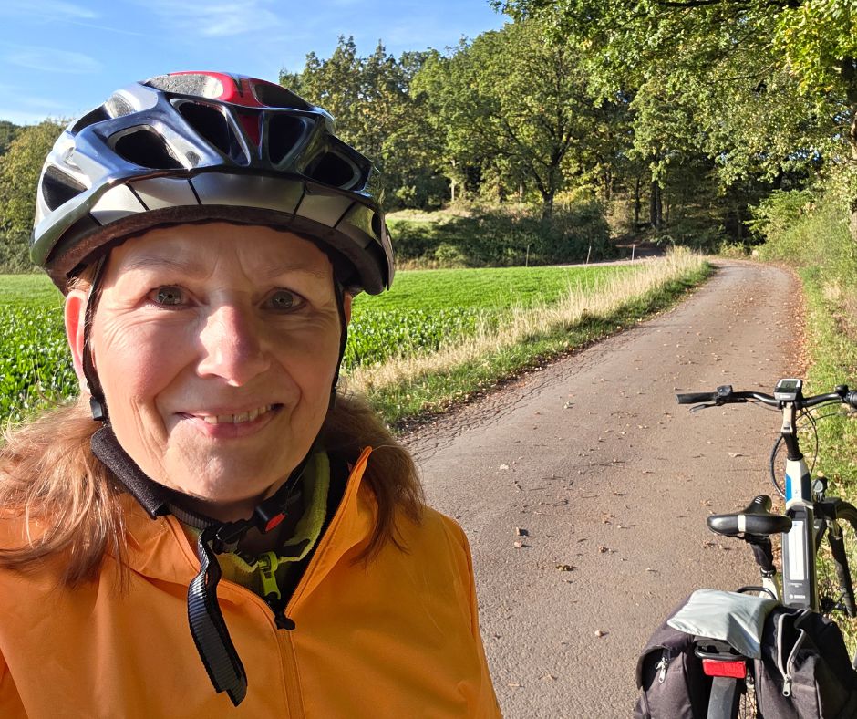 Bettina Bergmann beim Radfahren